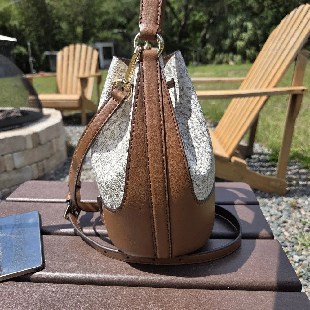 Michael Kors Reed MD Drawstring Bucket Messenger Handbag Purse + Snap Wallet - Picture 7 of 16
